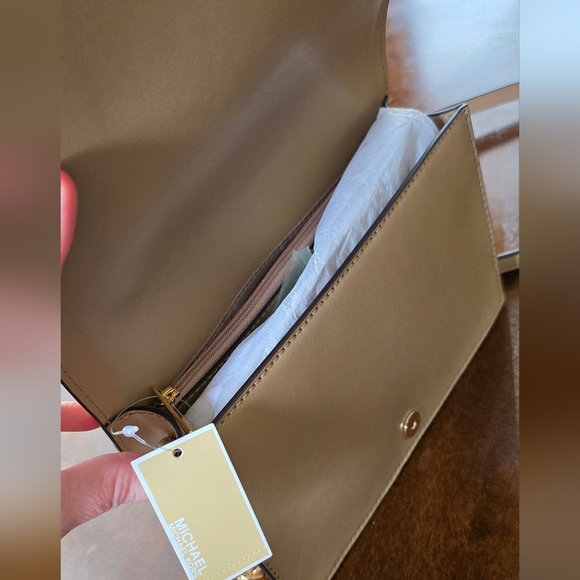 Michael Kors Jet Set Large Leather Tan Crossbody Bag - Picture 5 of 5